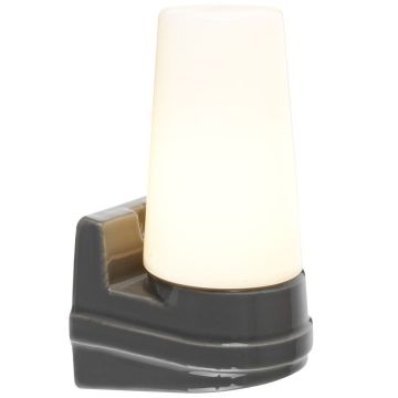 Bernadotte vegglampe IP44, høyde 18 cm, Blankt opalhvitt glass