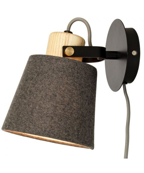 Geilo vegglampe med tekstilskjerm, Sort / Grå / Tre