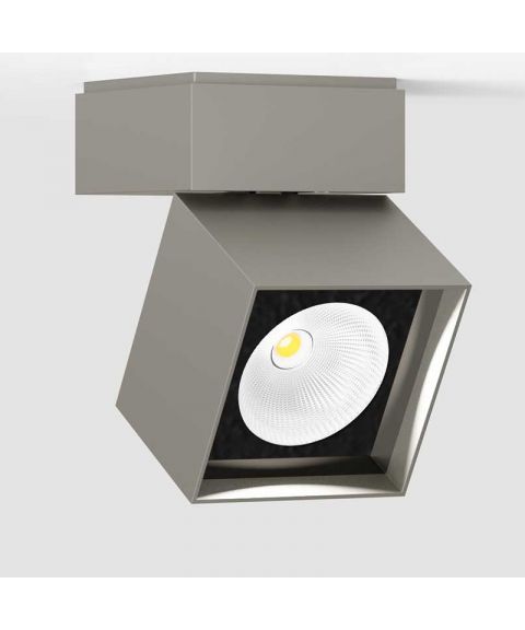Pro S taklampe med justerbar spot, dimbar LED 3000K 1150lm. Romgrå